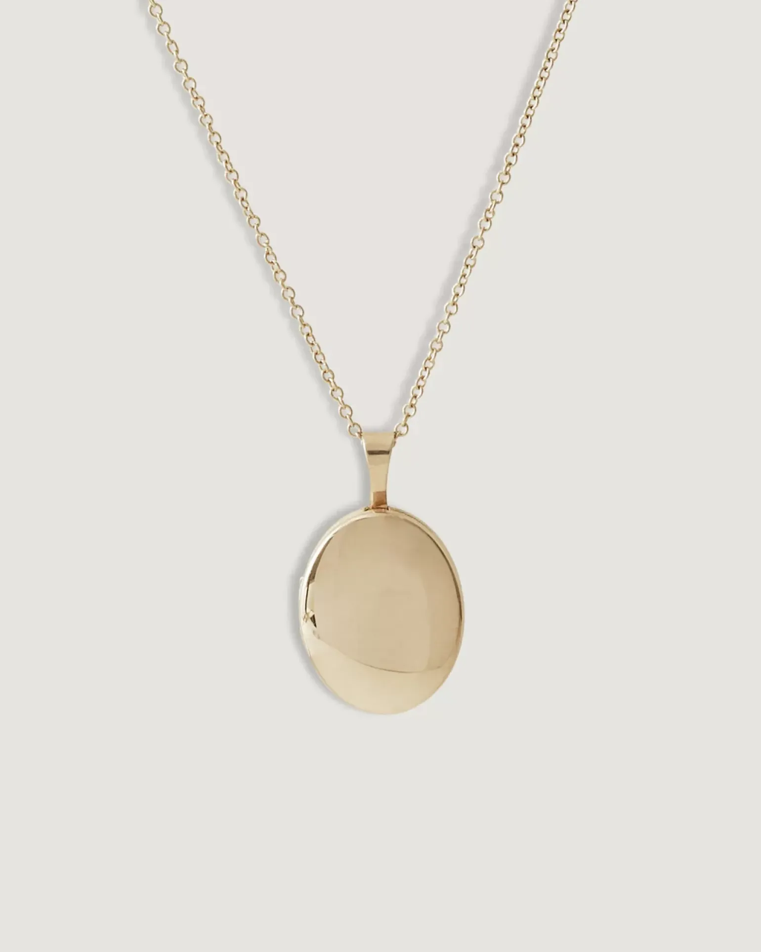 Maison Oval Locket I W/ Rolo Chain