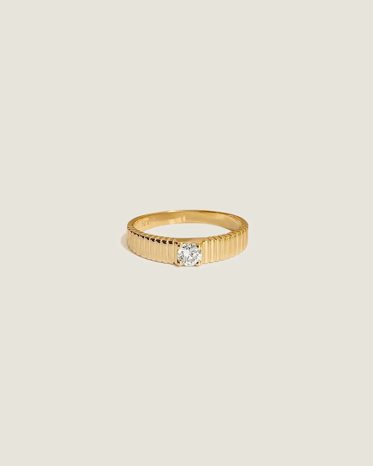 Mini Solis Ribbed Ii Ring